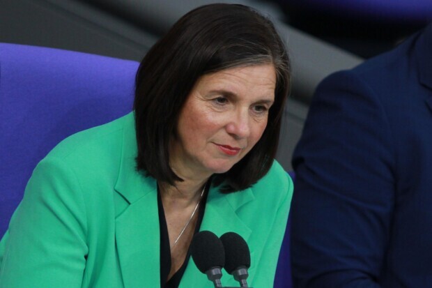 Göring-Eckardt empört Fußballfans auf X