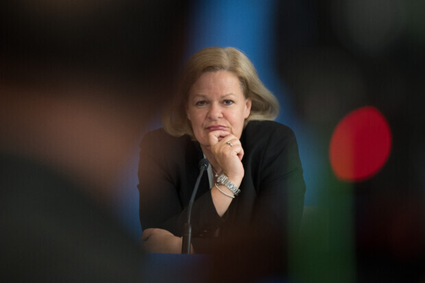 Faeser will mehr Migranten zu Beamten machen