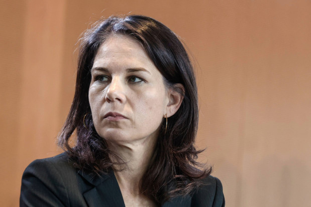 Baerbock will ihre Afghanistan-Asylpolitik fortsetzen und jede Kritik abwürgen