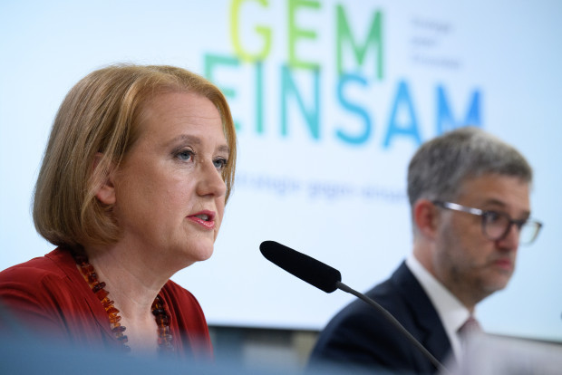 CDU, CSU und Lisa Paus kämpfen gegen Einsamkeit