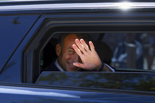 Macron ergibt sich dem Wahlsieger: Neuwahlen … und dann?