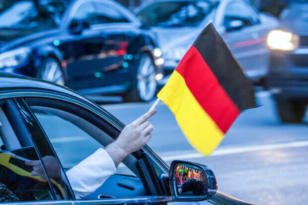 Fähnchenschwenken – aber bitte nicht zu viel