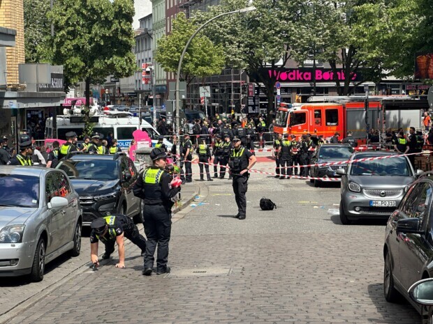 Hamburg: Polizei schießt bewaffneten Mann bei EM-Fest bei Reeperbahn nieder