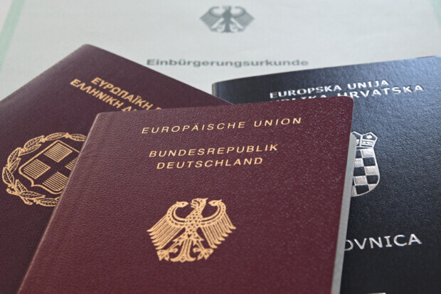 Schon jetzt stapeln sich die Anträge auf Einbürgerungen – und überlasten die Behörden