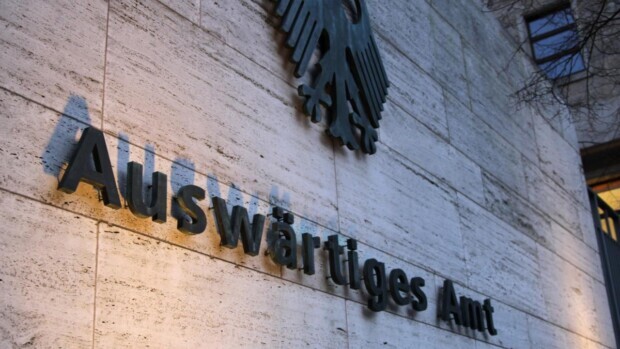 Zu manipulierten Einreisegenehmigungen angewiesen?