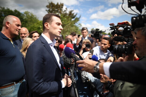 Frankreich: Bardella (RN) kündigt an, Staatsbürgerschaft qua Geburt abschaffen zu wollen