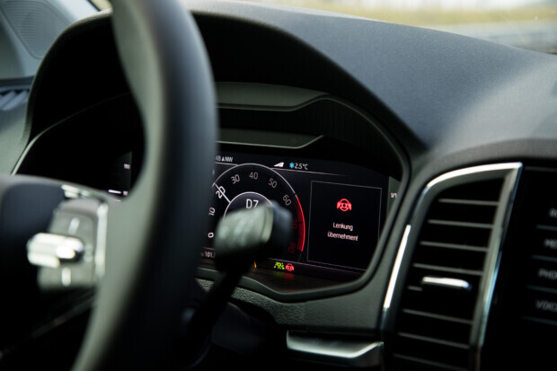 Nanny-Autos: Wie die EU den Autokauf für junge Menschen unbezahlbar macht