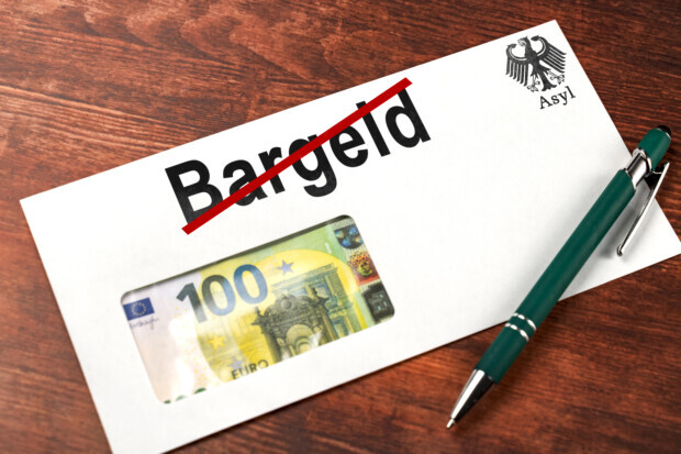 Gericht weicht Bargeldbeschränkung für Asylbewerber auf