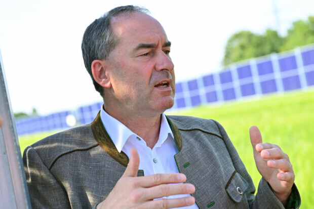 Wegen Flugblatt-Affäre: Disziplinarverfahren gegen ehemaligen Lehrer