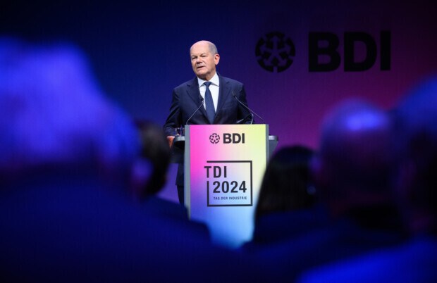 Der einstige Wirtschaftsmotor im Abschwung – Bloomberg: „Scholz scheitert“