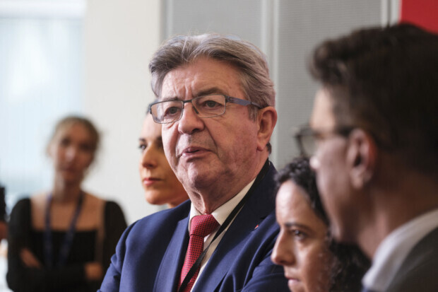 Wie die zerstrittene Linke von Macron immer mehr Macht geschenkt bekommt