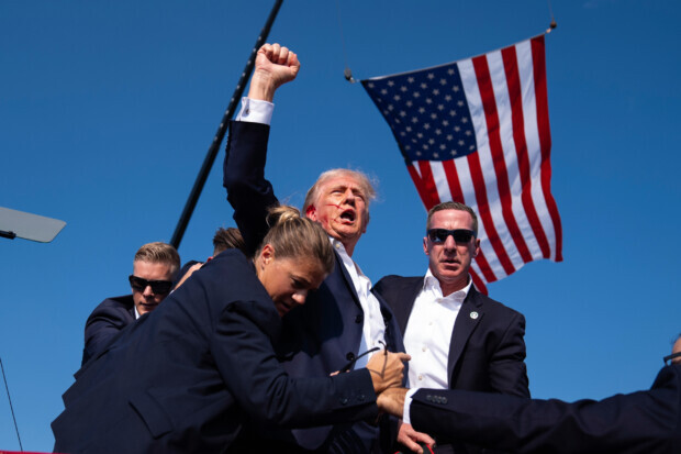Bei Wahlkampfveranstaltung Schüsse auf Trump – Tote und Verletzte