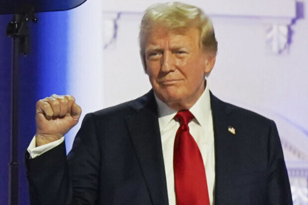 Trump in Rede nach Attentat sichtlich bewegt und trotzdem kämpferisch