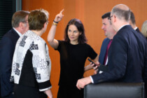 Operation Luftbrücke: Baerbock verordnete Botschaften weniger Prüfungen