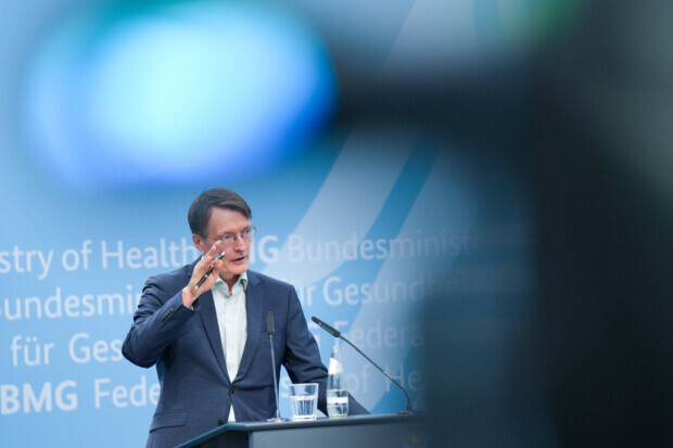 Spahn versenkte Steuermilliarden für Corona-Masken – ausgerechnet Lauterbach will aufklären