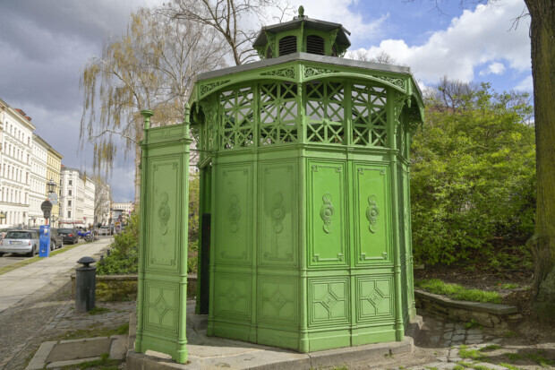 Staatlich betreutes Pinkeln