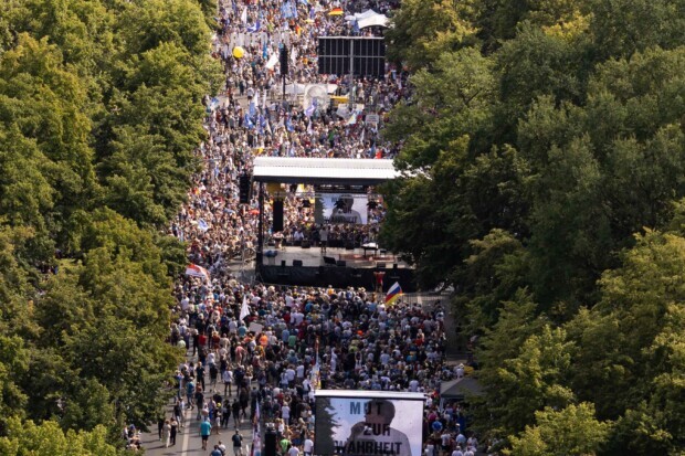 Querdenken-Demo in Berlin: Von einem Ausnahmezustand in den nächsten