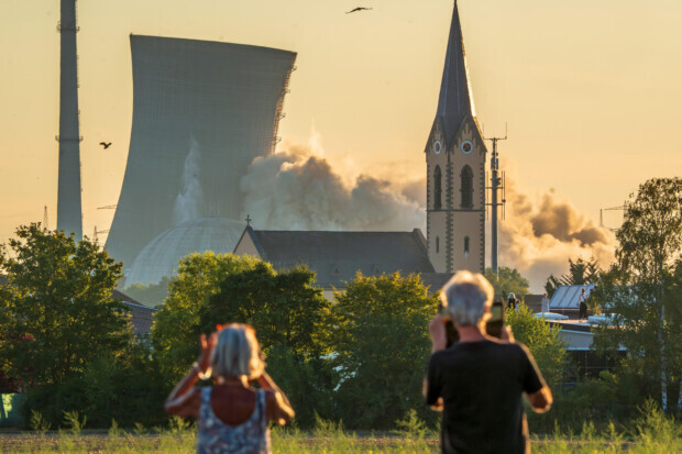 KKW Grafenrheinfeld: Kühltürme gesprengt – die Reaktionen