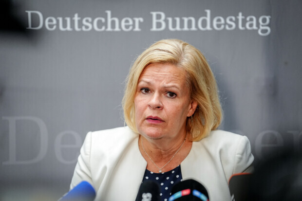 Erstmals seit Jahren Abschiebeflug nach Kabul – 1000 Euro pro Abgeschobenem sorgt für Empörung