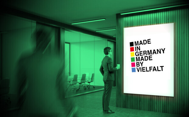 Die Schönmacher: Wie Agenturen an ideologischer Unterwerfung verdienen