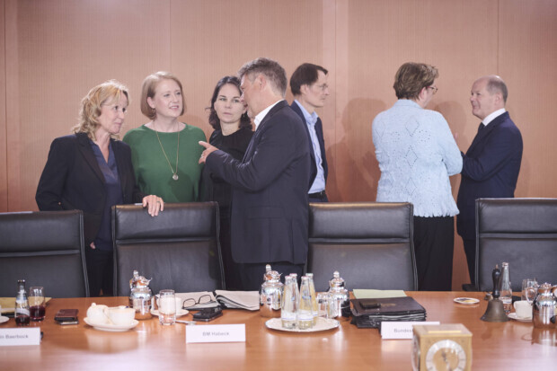 Alarmstufe Rot-Grün für die Brandmauer-Parteien