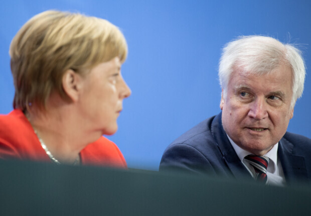 Seehofers vergiftete Glückwünsche zu Merkels CDU-Geburtstags-„Festakt“