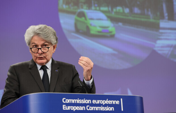 Autokonzerne sollen Kunden von E-Mobilität besser überzeugen