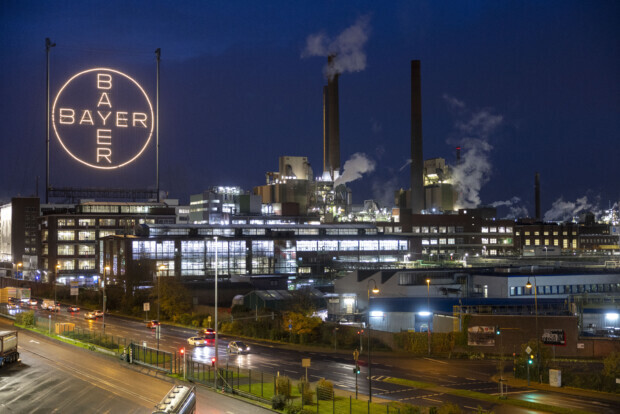 Schuldenfalle bedroht deutsche Konzerne: VW, Bayer und Vonovia unter Druck