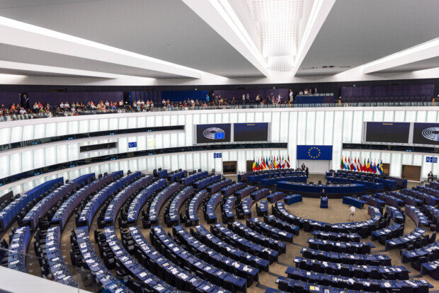 Geschlechterparität ausgesetzt, „um Rechtsextreme von der Macht fernzuhalten“?