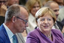 Auch wenn niemand Merkel mehr sehen will, ist sie immer noch da