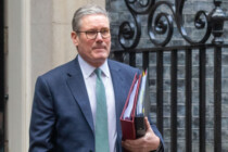 Nach Jahrzehnten des Schweigens spricht das UK über Mädchenhändlerringe an 50 Orten