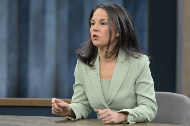 Interna durchgestochen: Baerbocks Chefdiplomat in Washington schießt veritablen Bock