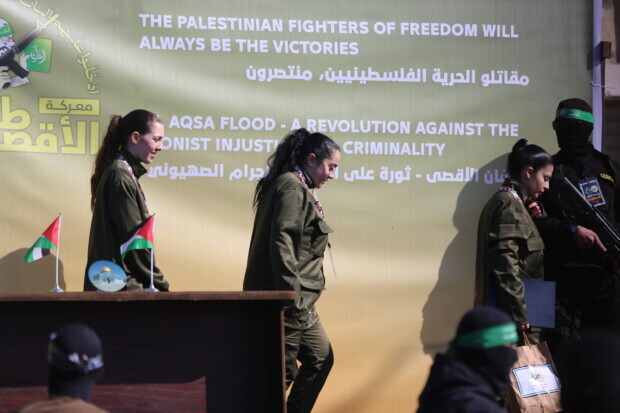 Sieben weitere Geiseln frei – zu einem hohen Preis