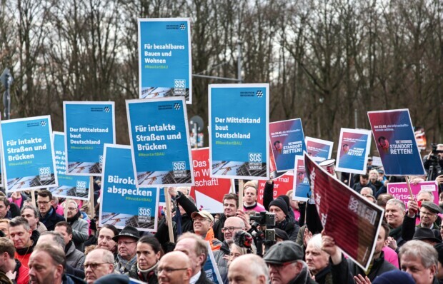 Wirtschaftswarntag: Der Staatsapparat simuliert Diskurs