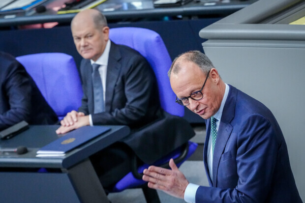 „Was war das denn?“ Letzte Redeschlacht von Scholz und Merz