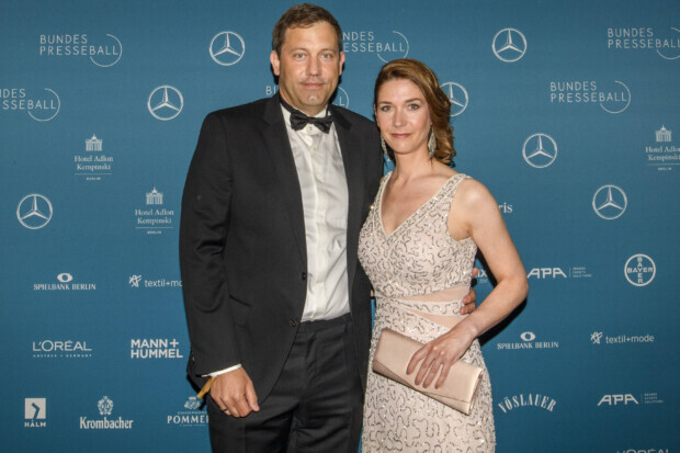 Klingbeil kritisiert Unions-Anfrage – seine Frau profitiert von Staatsknete