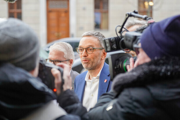Koalition gescheitert: ÖVP laviert, Kickl gibt Regierungsauftrag zurück, Österreich wieder auf Null