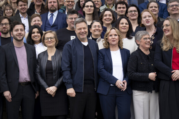 Kaum gewählt, denkt man im Raumschiff Bundestag jetzt schon an höhere Diäten