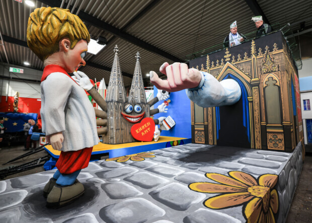 Kölner Karneval thematisiert Missbrauchsskandal: Geschmacklose oder notwendige Kritik?