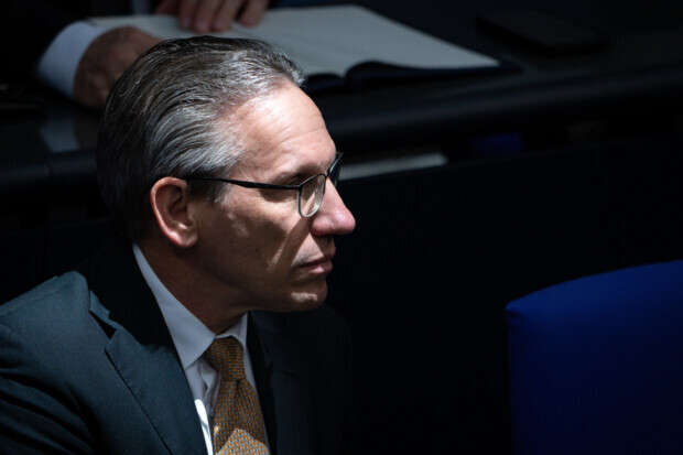 Politik auf Schulden-Speed: Kukies will 2.000 bis 3.000 Milliarden – von privaten Konten