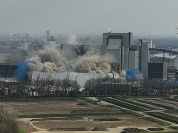Was „Rote“, „Grüne“ und „Schwarze“ am liebsten tun: Kraftwerke zerstören