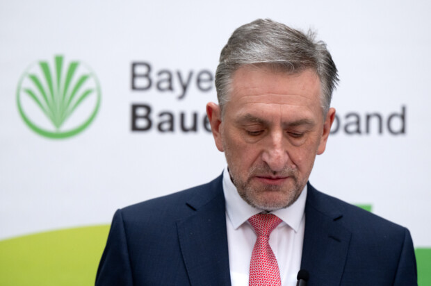 Günther Felßner, Präsident des Bayerischen Bauernverbands, bei seiner Erklärung, sich von der Kandidatur zurückzuziehen, München, 25.03.2025