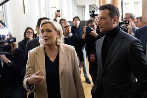 Ungewählter Richter und Staatsanwalt machen Le Pen zur Märtyrin