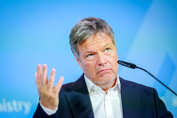 Robert Habeck muss Stagnation der Wirtschaft zugeben