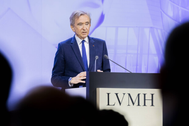 Milliardär Arnault bricht das Schweigen im Handelsstreit mit Trump