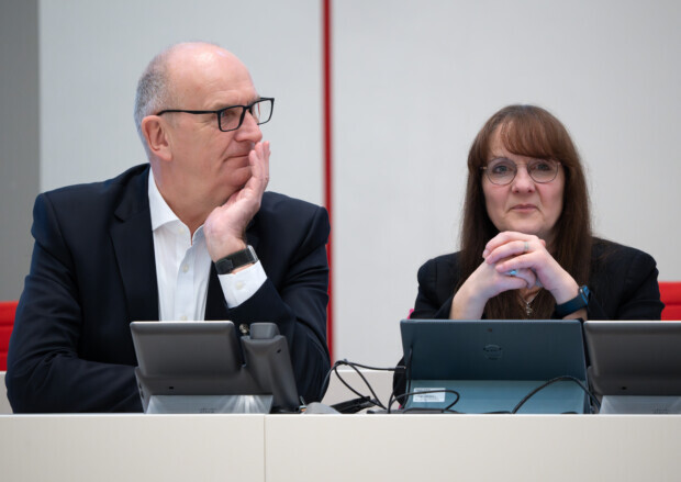 Katrin Lange tritt zurück: Und wieder geht ein Stück Demokratie in Deutschland