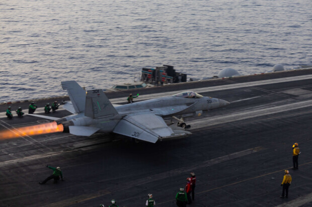 Nicht schon wieder: Erneut fällt ein 60-Millionen-Jet von US-Flugzeugträger