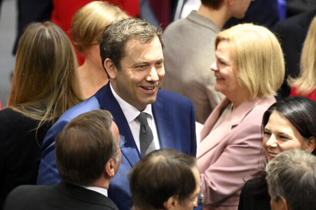 Als extremer Linker reüssiert man als Bundesminister …