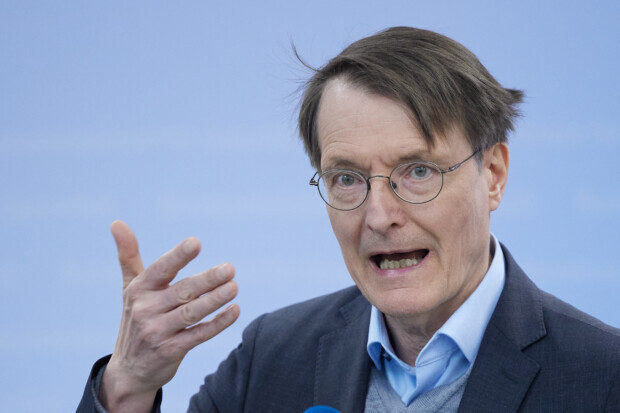 Stühlerücken deluxe – Versageminister Lauterbach soll weich im Forschungsausschuss landen