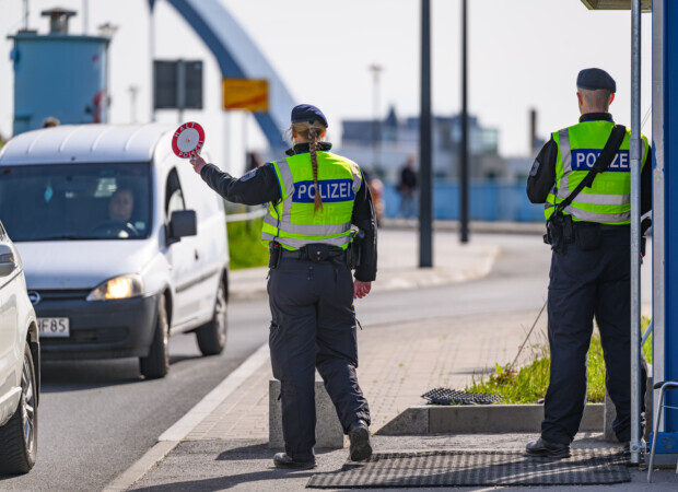 Bundesinnenminister Dobrindt stoppt teilweise Asylverfahren an den Grenzen